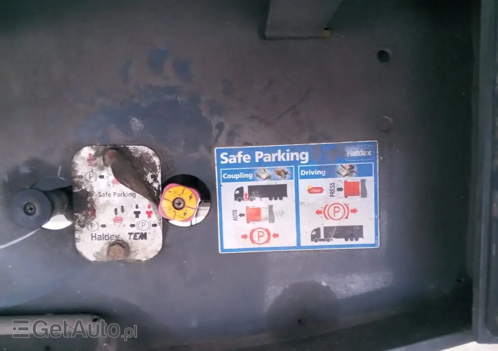 FRUEHAUF Mocna podłoga /nowy dach 217tys przebieg/oś podnoszona/Francja 