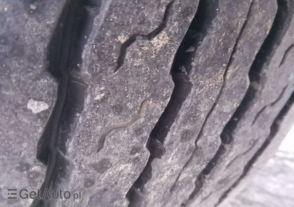 FRUEHAUF Mocna podłoga /nowy dach 217tys przebieg/oś podnoszona/Francja 