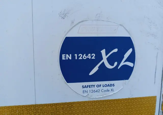 FRUEHAUF Mocna podłoga /nowy dach 217tys przebieg/oś podnoszona/Francja 