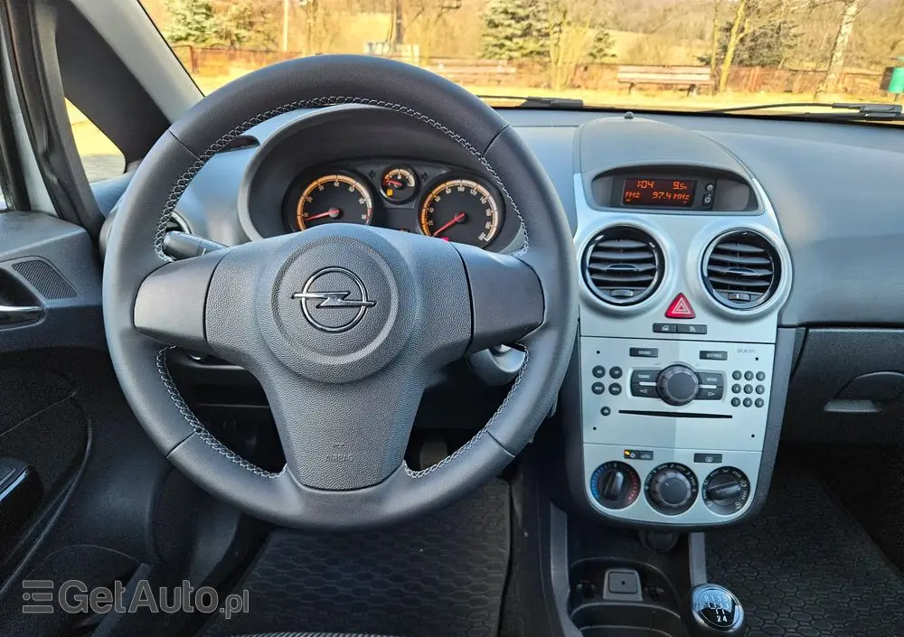 OPEL Corsa 1.2 16V Essentia
