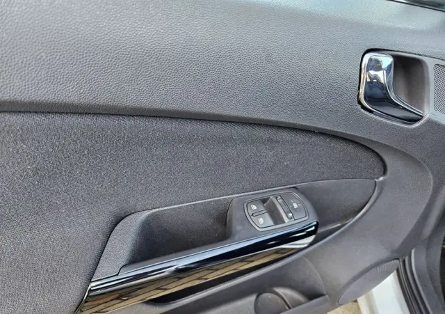 OPEL Corsa 1.2 16V Essentia