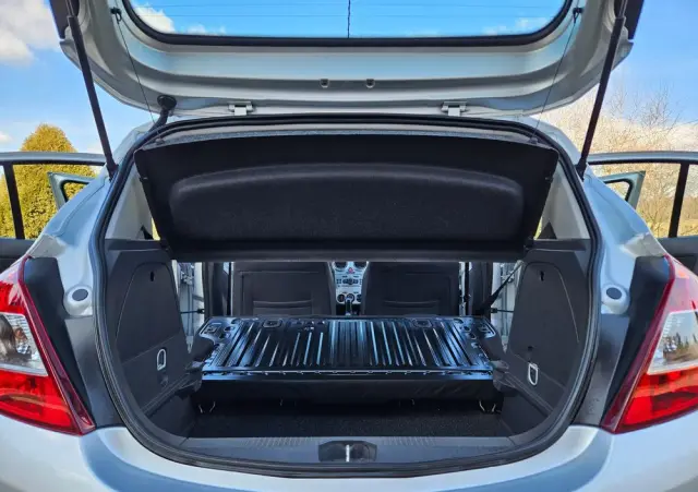 OPEL Corsa 1.2 16V Essentia