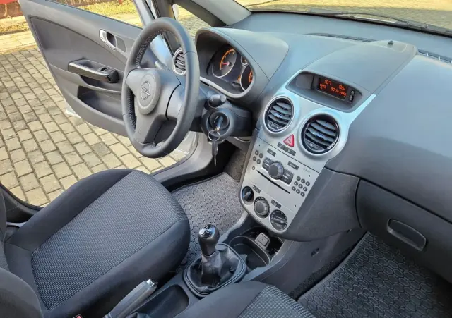 OPEL Corsa 1.2 16V Essentia