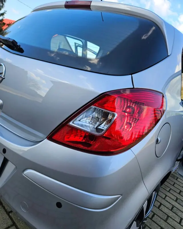 OPEL Corsa 1.2 16V Essentia