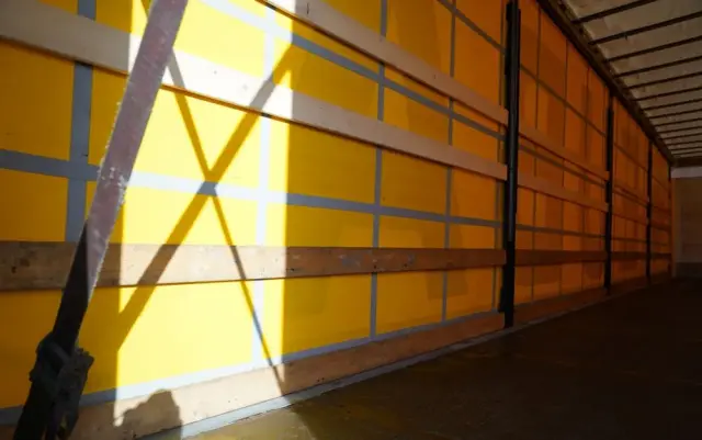 SCHMITZ CARGOBULL FIRANKA / KOSZ NA PALETY / STANDARD / 