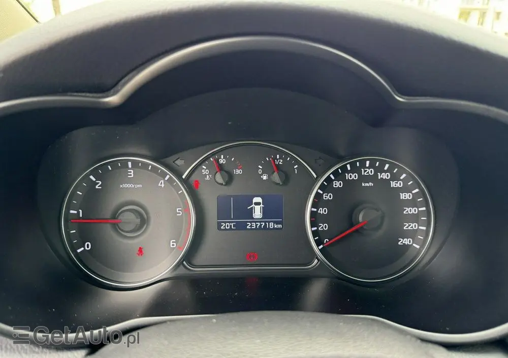 KIA Carens 1.7 CRDi Vision