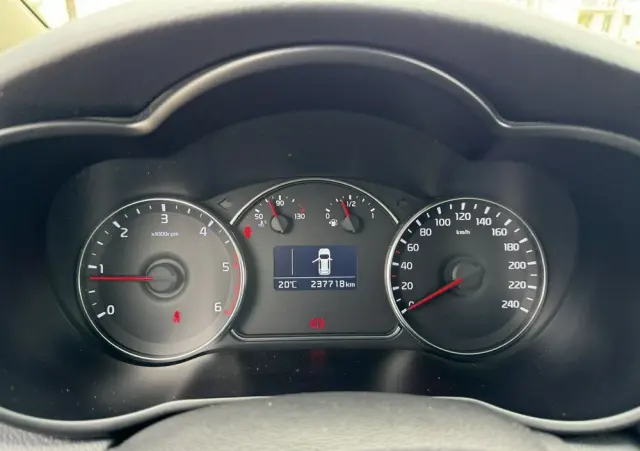 KIA Carens 1.7 CRDi Vision