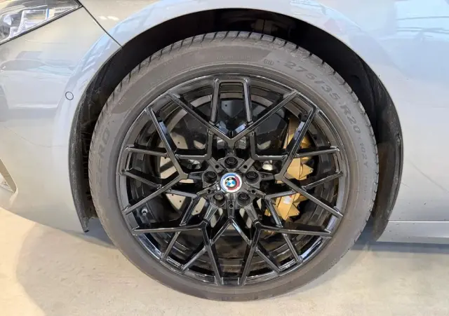 BMW M8 