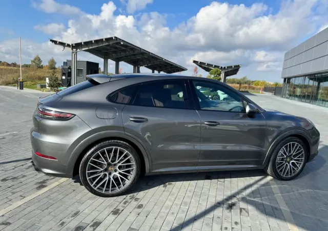 PORSCHE Cayenne Ver-coupe-e--hybrid