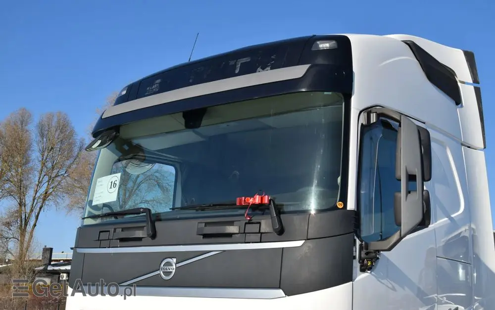 VOLVO FH500 / I-SAVE / EURO 6 / KLIMATYZACJA POSTOJOWA / ACC / LEDY / 2 ZBIORNIKI / FULL SPILERY / SERWISOWANY / SPROWADZONY 
