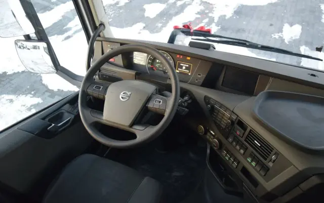 VOLVO FH500 / I-SAVE / EURO 6 / KLIMATYZACJA POSTOJOWA / ACC / LEDY / 2 ZBIORNIKI / FULL SPILERY / SERWISOWANY / SPROWADZONY 