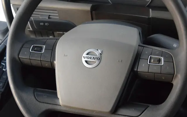 VOLVO FH500 / I-SAVE / EURO 6 / KLIMATYZACJA POSTOJOWA / ACC / LEDY / 2 ZBIORNIKI / FULL SPILERY / SERWISOWANY / SPROWADZONY 