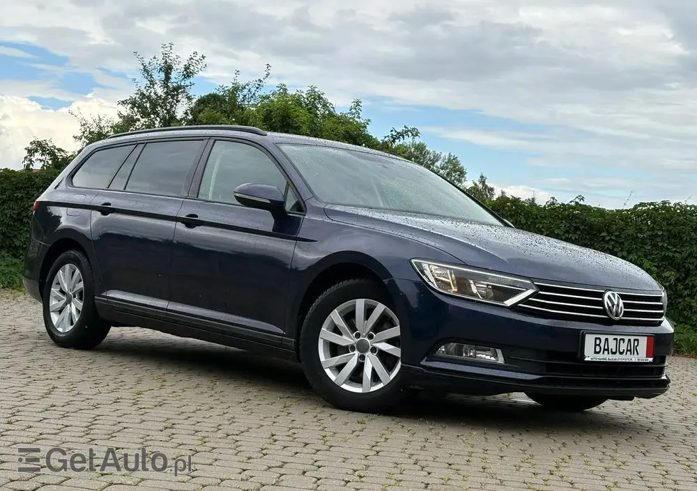 VOLKSWAGEN Passat Variant 1.6 TDI SCR BlueMotion Trendline