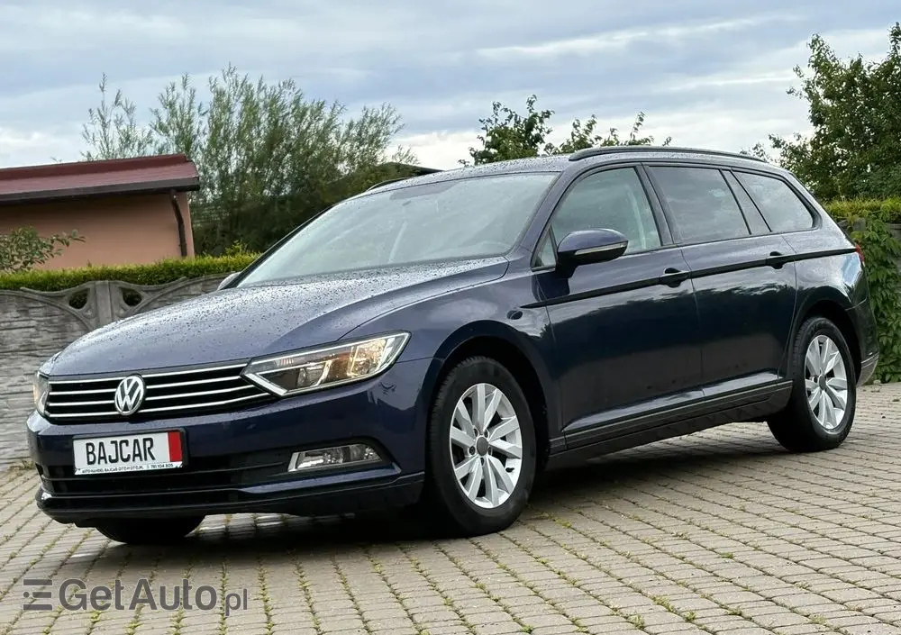 VOLKSWAGEN Passat Variant 1.6 TDI SCR BlueMotion Trendline