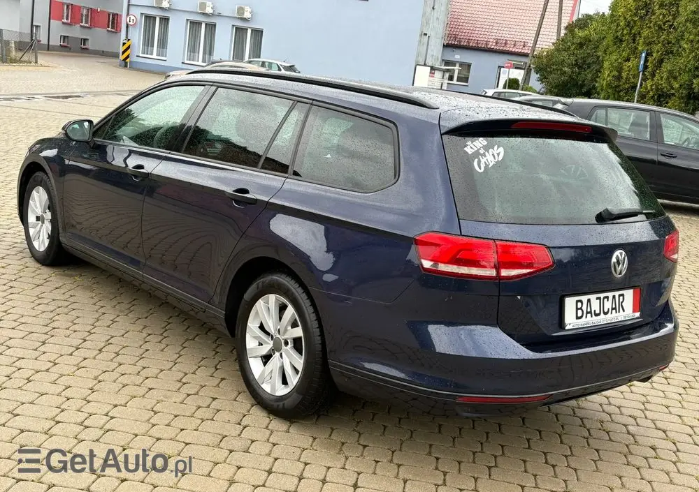 VOLKSWAGEN Passat Variant 1.6 TDI SCR BlueMotion Trendline