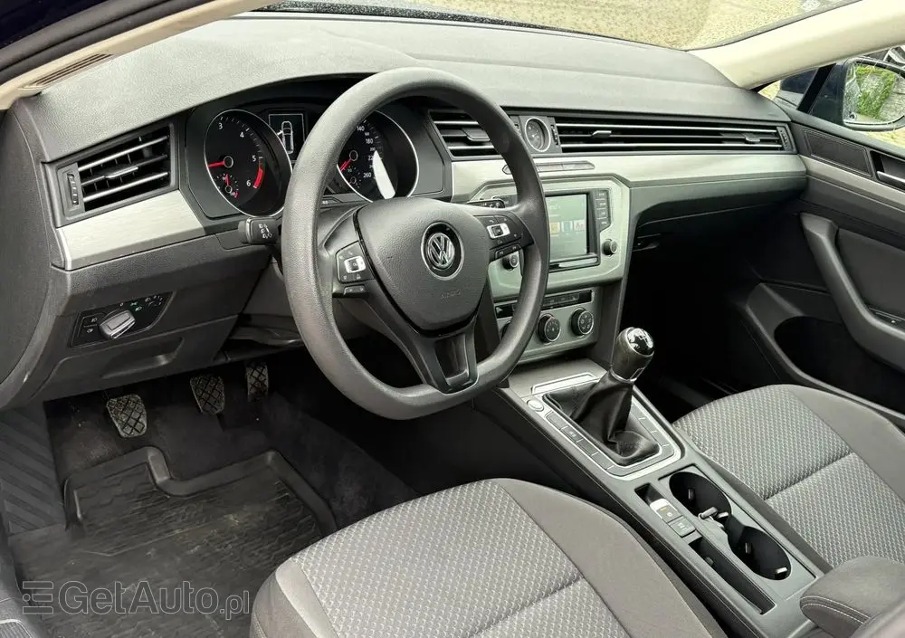VOLKSWAGEN Passat Variant 1.6 TDI SCR BlueMotion Trendline