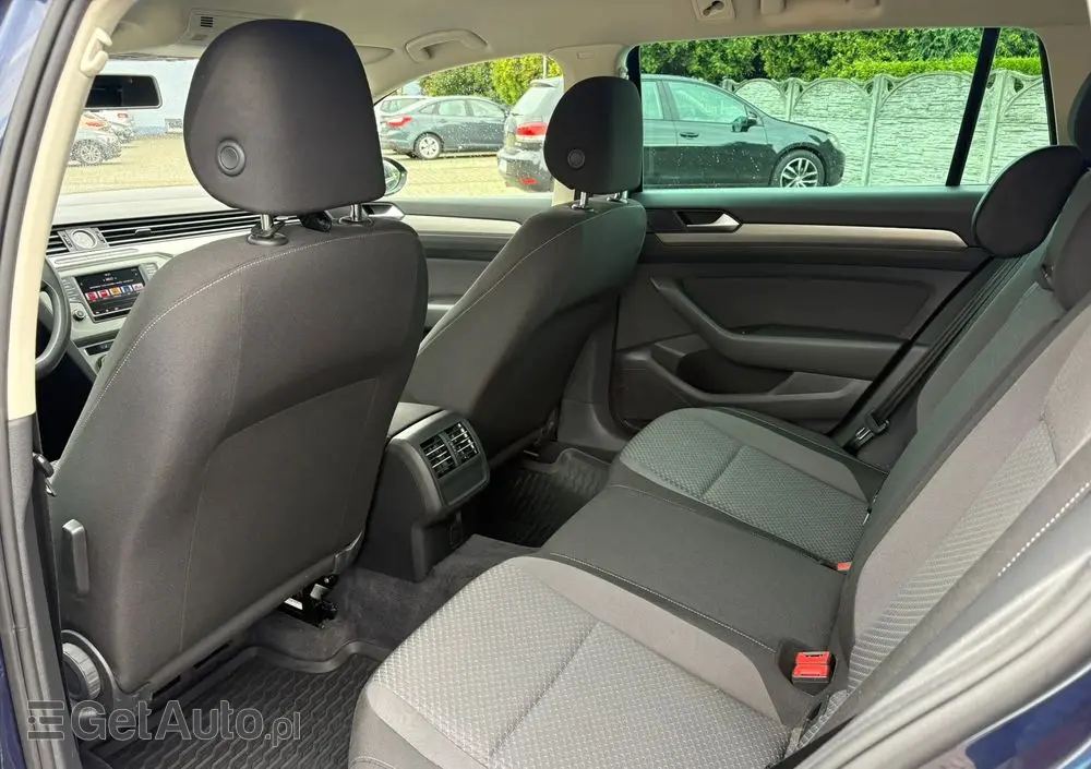 VOLKSWAGEN Passat Variant 1.6 TDI SCR BlueMotion Trendline