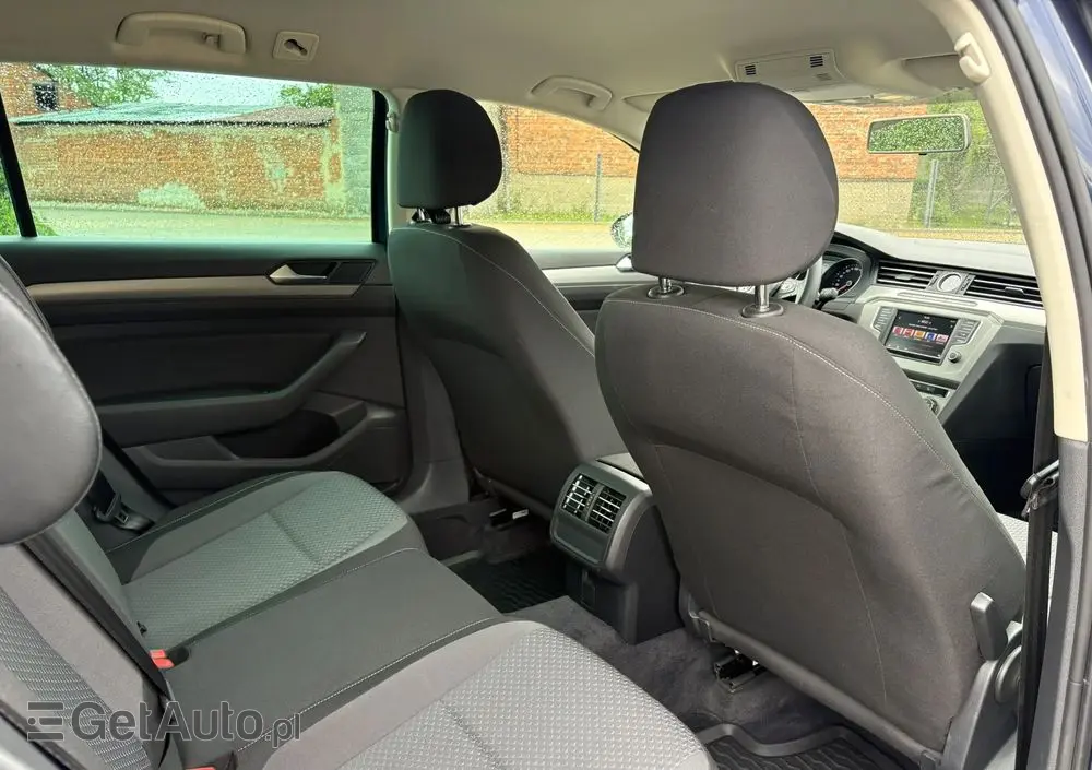 VOLKSWAGEN Passat Variant 1.6 TDI SCR BlueMotion Trendline