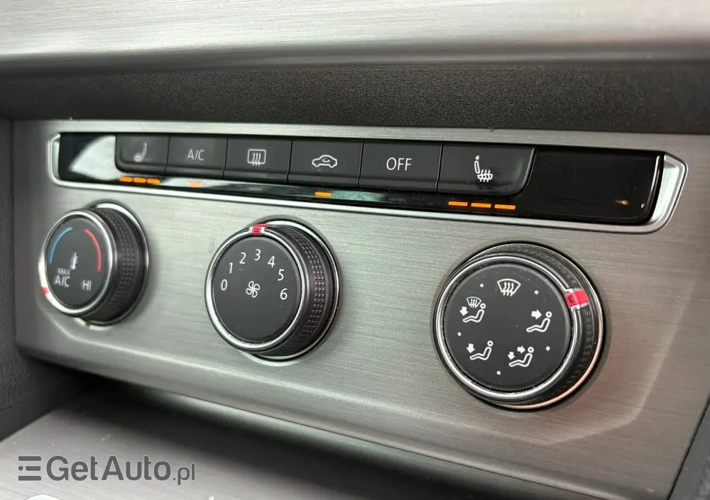 VOLKSWAGEN Passat Variant 1.6 TDI SCR BlueMotion Trendline