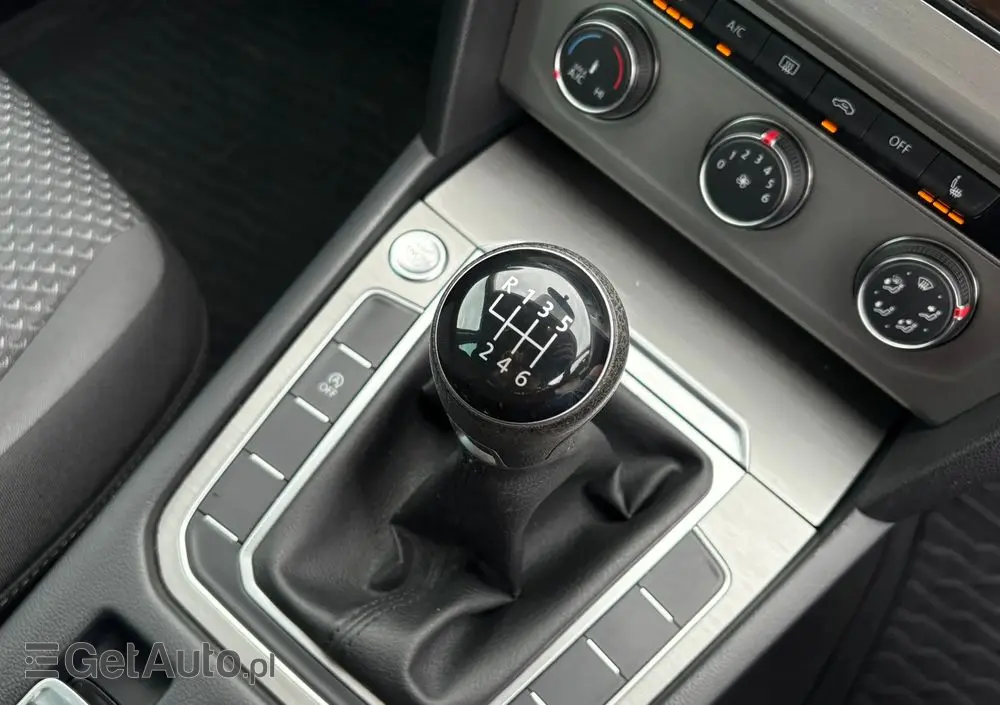 VOLKSWAGEN Passat Variant 1.6 TDI SCR BlueMotion Trendline