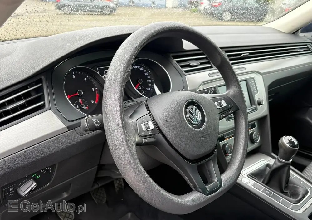 VOLKSWAGEN Passat Variant 1.6 TDI SCR BlueMotion Trendline