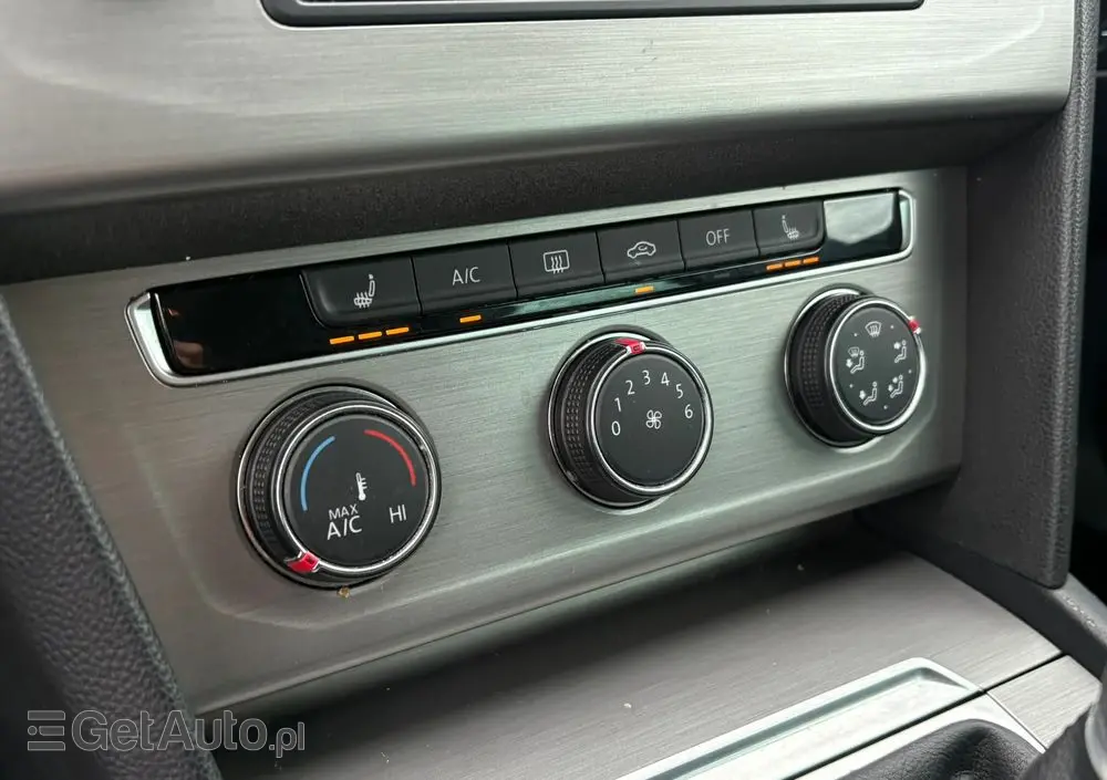 VOLKSWAGEN Passat Variant 1.6 TDI SCR BlueMotion Trendline