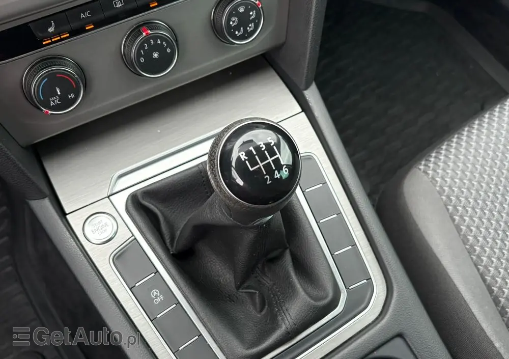 VOLKSWAGEN Passat Variant 1.6 TDI SCR BlueMotion Trendline