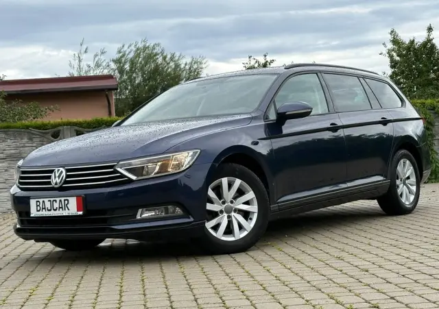 VOLKSWAGEN Passat Variant 1.6 TDI SCR BlueMotion Trendline