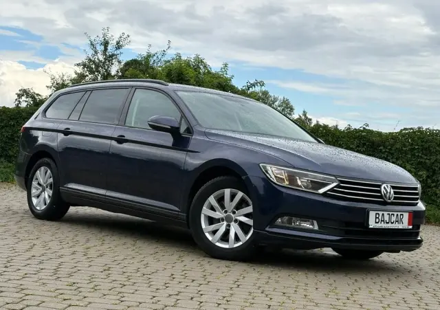 VOLKSWAGEN Passat Variant 1.6 TDI SCR BlueMotion Trendline