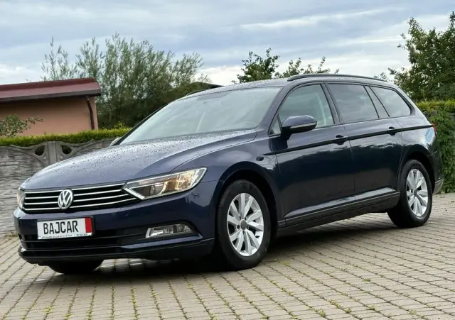VOLKSWAGEN Passat Variant 1.6 TDI SCR BlueMotion Trendline