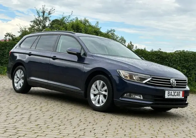 VOLKSWAGEN Passat Variant 1.6 TDI SCR BlueMotion Trendline