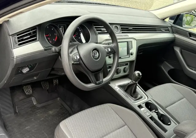 VOLKSWAGEN Passat Variant 1.6 TDI SCR BlueMotion Trendline