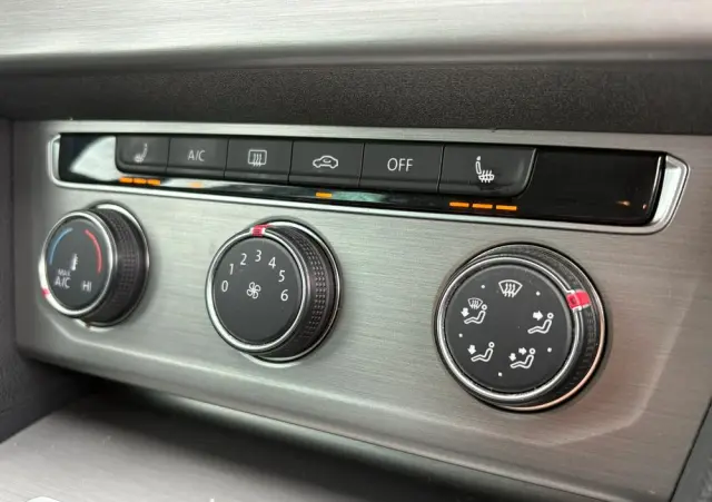 VOLKSWAGEN Passat Variant 1.6 TDI SCR BlueMotion Trendline