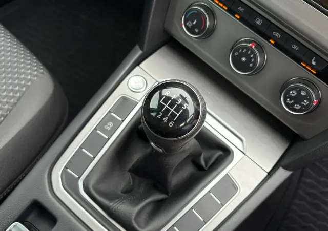 VOLKSWAGEN Passat Variant 1.6 TDI SCR BlueMotion Trendline