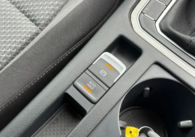 VOLKSWAGEN Passat Variant 1.6 TDI SCR BlueMotion Trendline