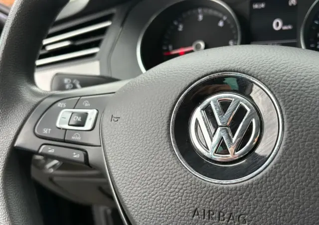 VOLKSWAGEN Passat Variant 1.6 TDI SCR BlueMotion Trendline