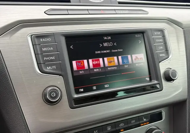 VOLKSWAGEN Passat Variant 1.6 TDI SCR BlueMotion Trendline