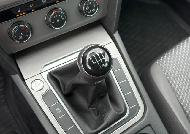 VOLKSWAGEN Passat Variant 1.6 TDI SCR BlueMotion Trendline