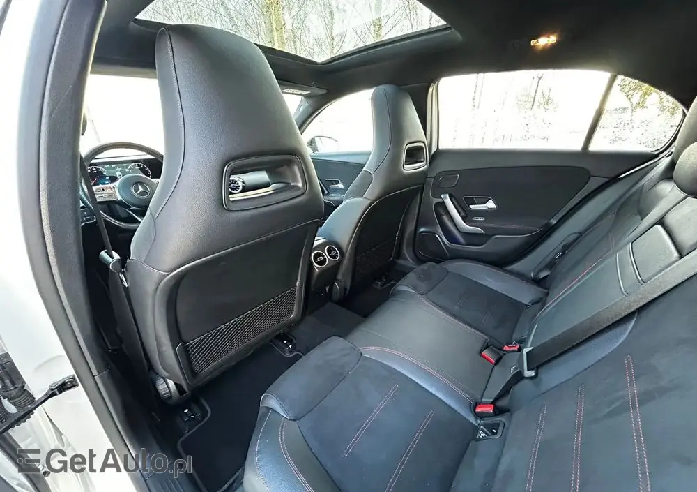 MERCEDES-BENZ Klasa A 200 4-Matic AMG Line 8G-DCT
