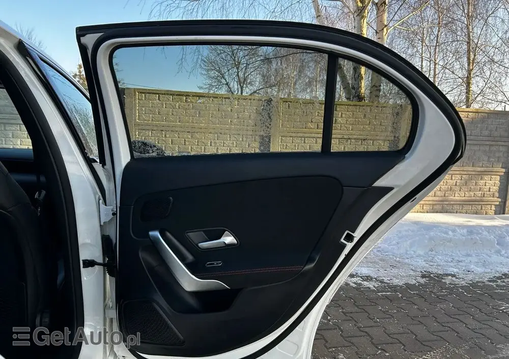 MERCEDES-BENZ Klasa A 200 4-Matic AMG Line 8G-DCT