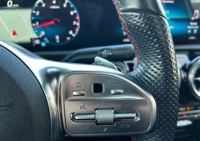 MERCEDES-BENZ Klasa A 200 4-Matic AMG Line 8G-DCT