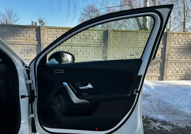 MERCEDES-BENZ Klasa A 200 4-Matic AMG Line 8G-DCT