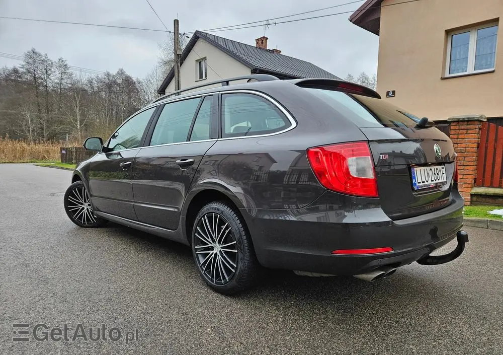 SKODA Superb 2.0 TDI DSG Elegance