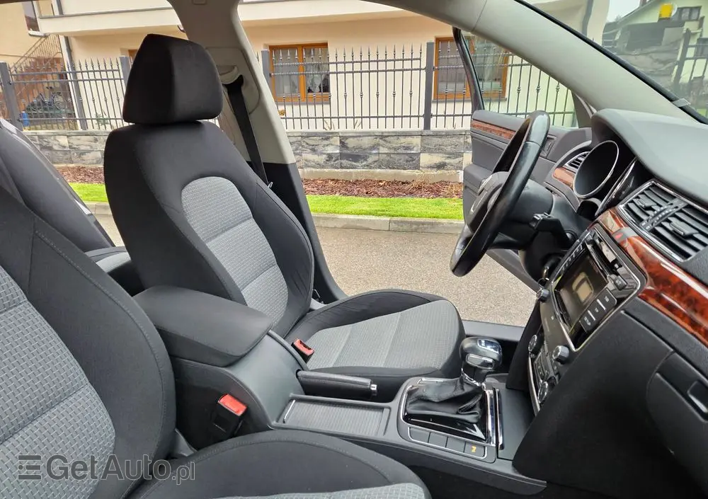 SKODA Superb 2.0 TDI DSG Elegance