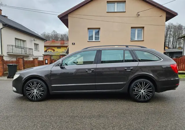 SKODA Superb 2.0 TDI DSG Elegance