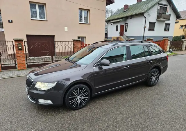 SKODA Superb 2.0 TDI DSG Elegance