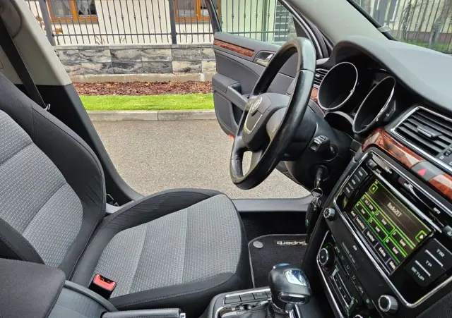 SKODA Superb 2.0 TDI DSG Elegance