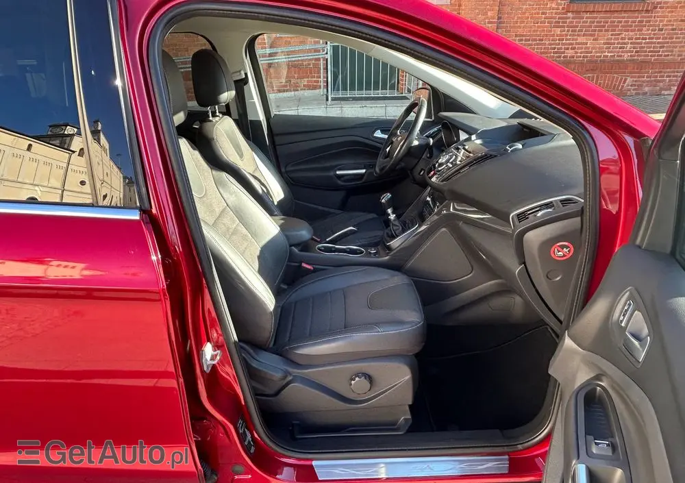 FORD Kuga 1.5 EcoBoost 2x4 Titanium