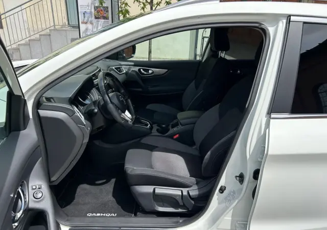 NISSAN Qashqai 1.3 DIG-T Tekna DCT