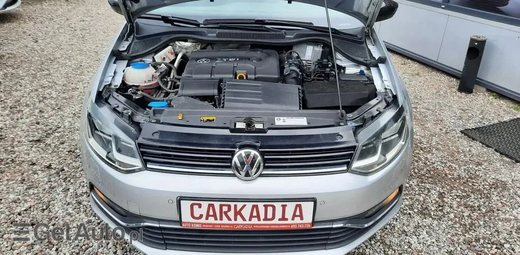 VOLKSWAGEN Polo 